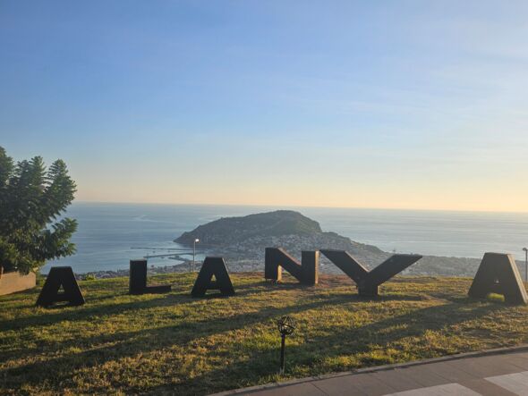 Alanya schöne Strände antiker Hafen gute Immobilienpreise